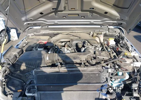 2021 Jeep Wrangler Unlimited Sahara Altitude 4X4 z USA, uszkodzony, nr VIN 1C4HJXEG9MW522241